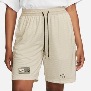 NEW Nike FLY Womens Dri-FIT Seasonal Basketball 9" Shorts Standard Fit Sz Medium